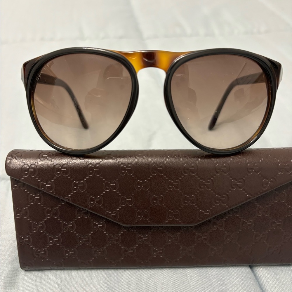 Women Gucci sunglasses
